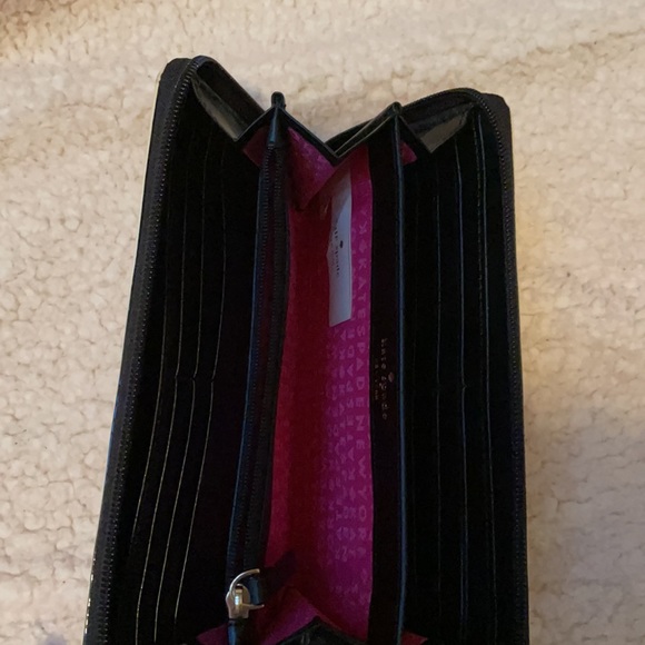Kate Spade black and cream striped wallet - Picture 5 of 5